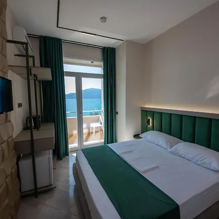 Royal Ξενοδοχείο 4*