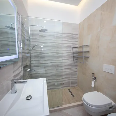 Royal 4* Radhimë