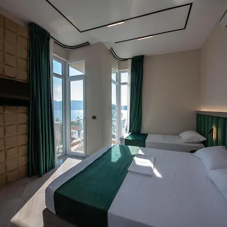Royal Hotell Radhimë