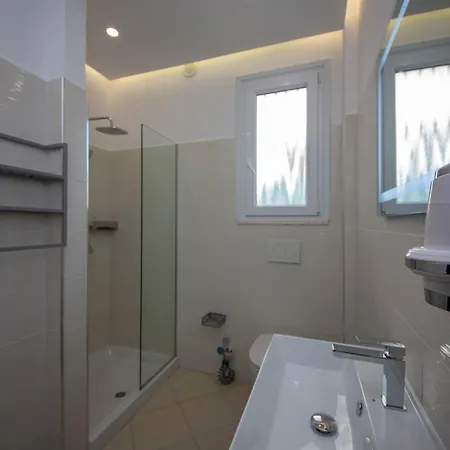 Royal 4* Radhimë