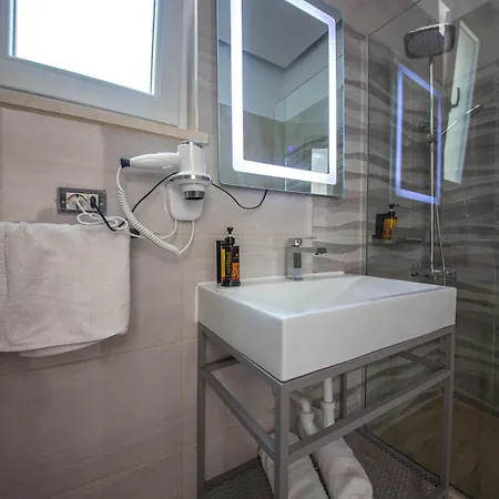 Royal 4* Radhimë
