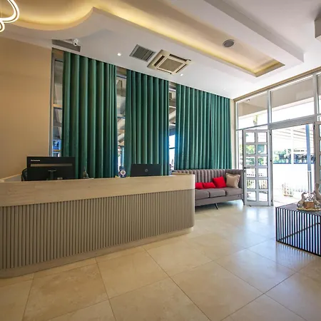 Royal Ξενοδοχείο Radhimë