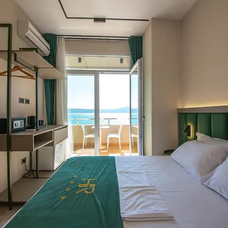 Royal 4* Radhimë