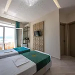 Royal 4*