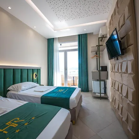 Royal 4*